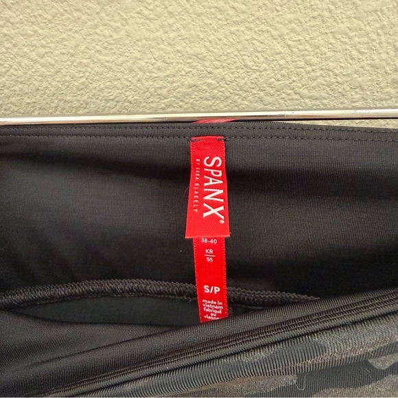 Spanx Faux Leather Camo Leggings Size Small - Picture 5 of 6